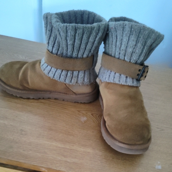 UGG Cambridge Convertible Sheepskin/Wool Boot - Picture 1 of 6
